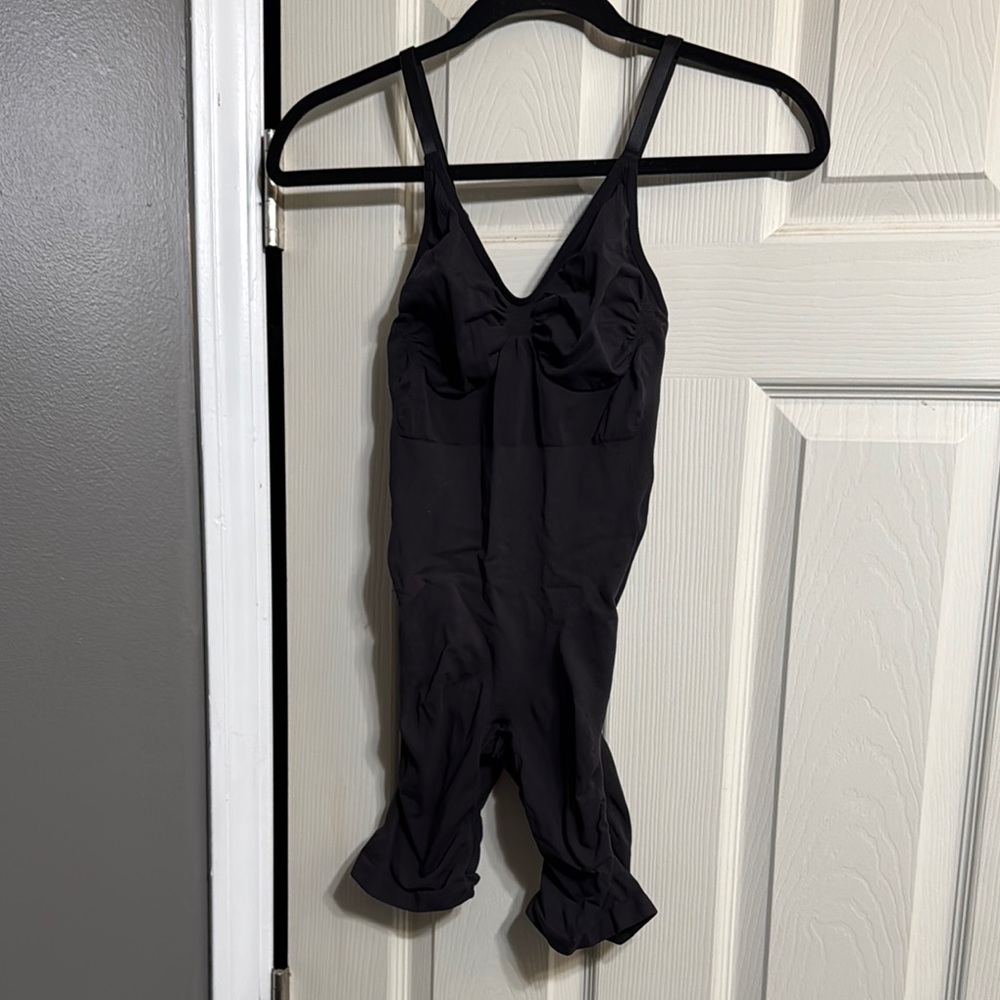 SKIMS Seamless Sculpt Mid Thigh Bodysuit